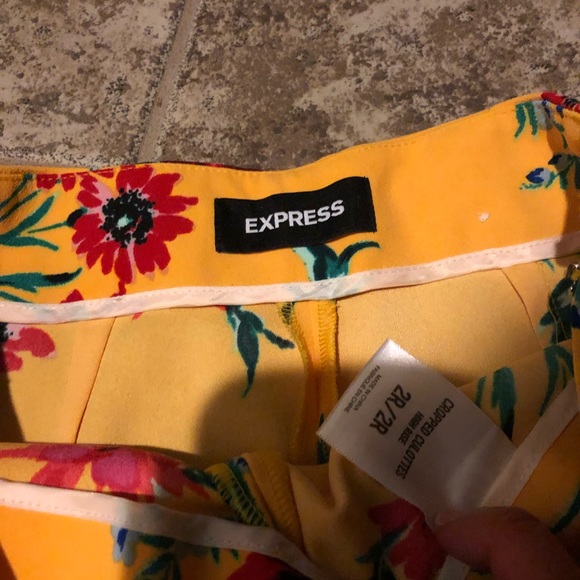 Express yellow/red flower print cropped high rise culottes - Picture 3 of 5